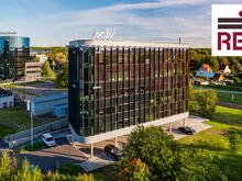 Avar ja valgusküllane terve ülemise korruse büroo, suurepärased vaated.