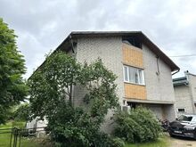 Variku linnaossa rahulikku piirkonda tupiktänava lõpuossa on pakkumisse tulnud suurm elamu