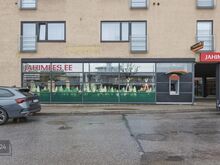 Suurte akendega I korruse pind Nõmme keskuses