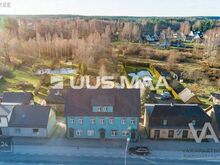Elamumaa äärelinna privaatses asukohas