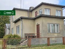 Suurel kinnistul asuvad elamu, pesuköök/garaaž, kuur, abihoone ja kasvuhoone