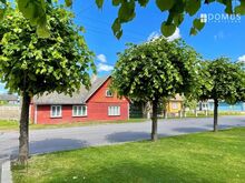 Suurem kinnistu/ eraldi saun/ mitu aiamaja/ meri pole kaugel!