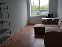 Üürile anda äripind ärihoone teisel korrusel, mis koosneb ühest toast
