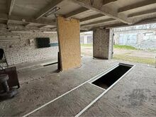 EST/RUS:
Üürile anda suur garaaž/ladu/töökoda 45m2 + 45m2 kelder/kanal