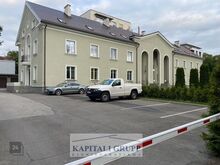 Hea ruumilahendusega kahest ruumist koosnev büroopind maja viimasel korrusel