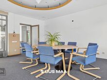 Südalinnas, esinduslik ja kaasaegne kontor fikseeritud kuludega.