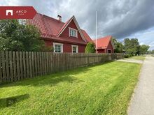 Müüa väiksem palkmaja Türi linnas Viljandi tänaval