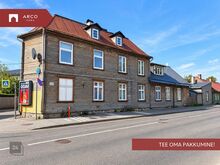 Esimese korruse kodu väikeses puitmajas