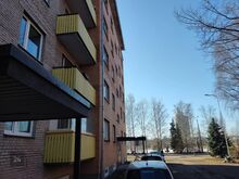 Väga hea asukohaga (avaturu, bussijaama lähedal) läbi maja planeeringuga korter