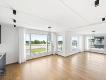 Merevaate ja privaatse katuseterrassiga penthouse