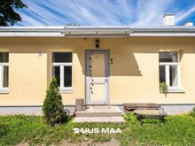 Oma sissepääsu ning aiaosaga 2-toaline.
