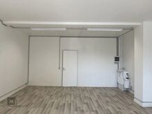 Esimesed 3 kuud üürihind on 242,20 eur ja edasi 311,40 eur

Üürile anda 36,4 m² äripind Tallin