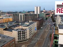 Suur ja väga valgusküllane büroo Tallinna südames
