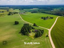 Eestiaegne häärber, 13 ha maad, Võhandu jõgi 500 m kagusel.