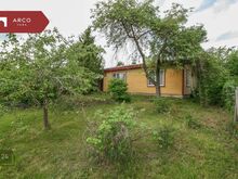 Kodu või suvila järvede läheduses.