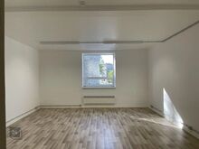 Esimesed 3 kuud üürihind on 242,20 eur ja edasi 311,40 eur

Üürile anda 36,4 m² äripind Tallin