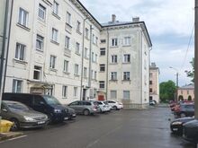 Müüa avar ja valgusküllane kolmetoaline korter Stalini-aegses majas Narva ühes ajaloolises linna