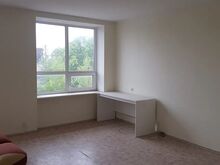 Üürile anda äripind ärihoone kolmandal korrusel, mis koosneb ühest toast