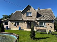 Müüa avar kahekorruseline maja