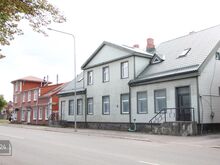 Kaks kõrvuti asuvat korteriomandit.
