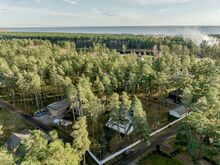 KAHEPERE ELAMU, JÕGI LÄHEDAL, MAAKÜTE
