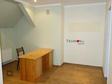 HELISTA KOHE: +3725211733 Üürile anda äripind Narva linnas, 15 m2, 3/3