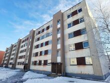 Üürile anda 4-toaline korter Kohtla-Järvel (Ahtme linnaosa), 45 korrus, 74 m2, vajab kapitaalremo