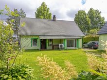 Hea asukoht, avar kinnistu, kauni veekoguga piirilinn!