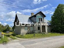 Ajalooline palkmaja Märjamaa keskuses