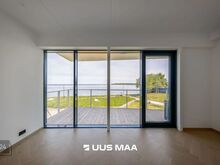 Avar 4-toaline merevaatega kodu mereäärses butiikuusarenduses