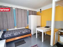 Askeetlik väike korter esimese vabariigi aegses kortermajas