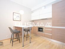 Vaiksel ja privaatsel Uus –Tatari tn anda üürile 2-toaline korter!



MAJA



2014