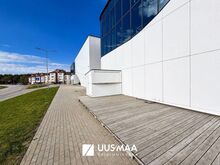 Maanteeäärne müügipaviljon terrassiga WOW Keskuses