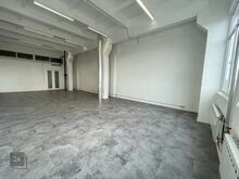 Anname üürile üldpinnaga 85m² ja kõrgete lagedega ja hubase äripinna Pärnu mnt lähedal!



�