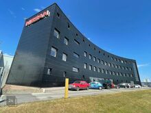 Büroopind privaatse sissepääsu ja tasuta katuseterrassiga!