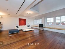 Stiilselt sisustatud penthouse vaatega Raekoja platsile
