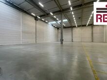 Laopind Nehatu logistikapargis. 2 laadimissilda, ramp. 10 m kõrgust