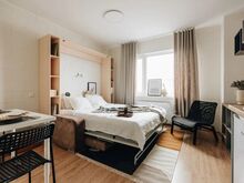 Stuudio seinavoodi ja söögilauaga  Eduard House
