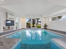 Pool hektarit merega piirnevat kinnistut ja basseiniga maja!