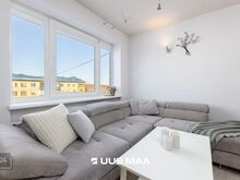 KORTER

Korter asub viiekorruselise maja viimasel korrusel – see tähendab, et pea kohal keegi ei 