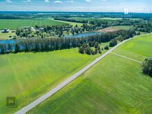 Unistuste kinnistu järve kaldal