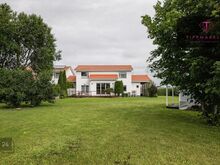 Hubane pere kodu Liikvas, linn 15 minuti kaugusel