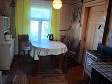 Talumaja jõe lähedal