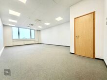 ÜÜRIDA 46m² BÜROOPIND VAHETULT PETERBURI TEE ÄÄRES!