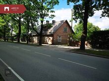 KESKLINNA LÄHEDAL! OMA AIAMAA!