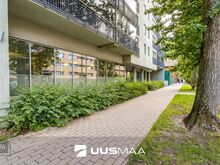 Esinduslik omaette sissepääsuga 1. korruse äripind Kesklinnas