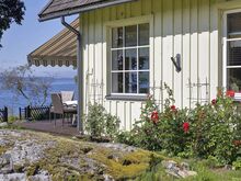 MERE ÄÄRES KAKS MAJA!