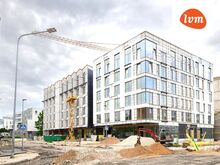 Omaette sissepääs, vitriinaknad Raatuse Residentsis!