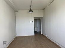 Esimesed 2 kuud üürihind on 181,65 eur ja edasi 207,60 eur

2 ühendatud hoonet: 8-korruseline bü