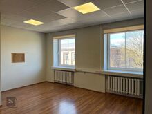 Anda üürile Tondi 1 asuvas büroohoones büroopind, mis asub hoone III korrusel